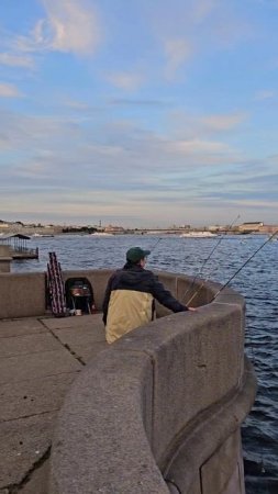 Вечерняя  атмосфера у Невы в Санкт-Петербурге