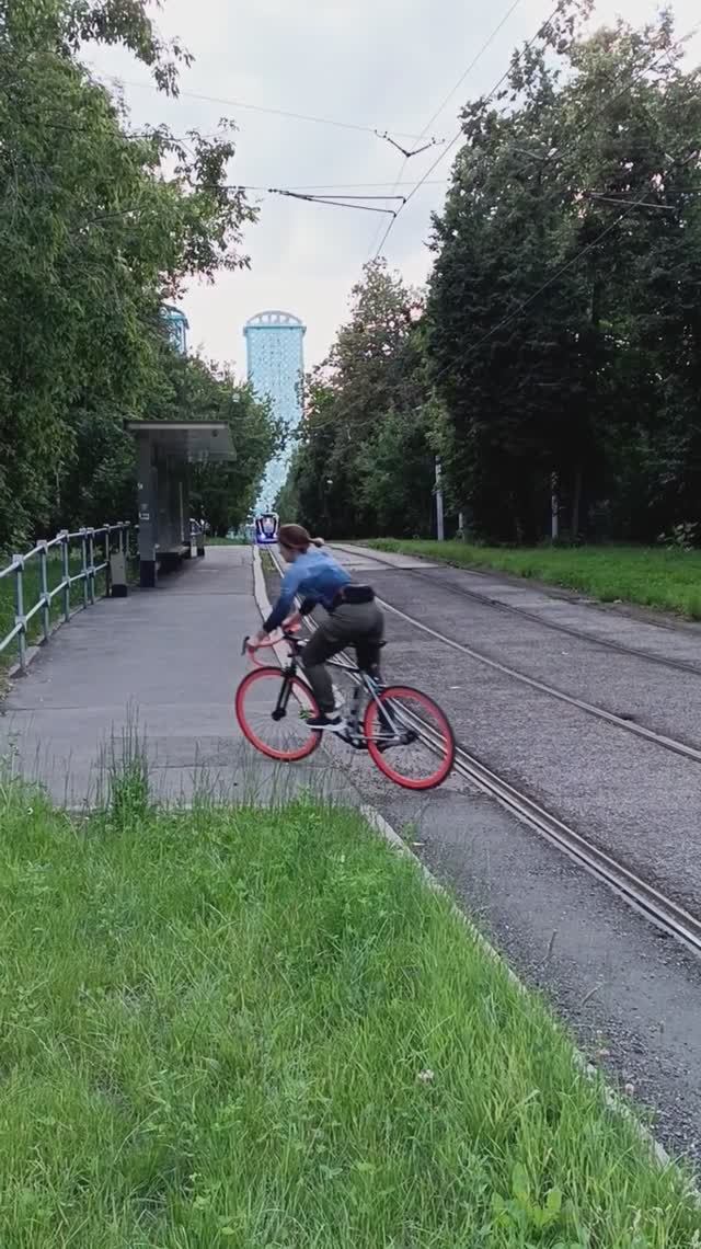 Трамваи. Всехсвятская роща, Москва. 05.07.2025 (18:24). Авиационная ул. (м. Щукинская).