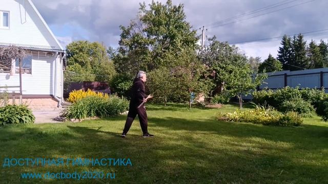 Упражнения с деревянным шестом 182 см в деревне (7)