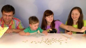 Рома и Диана Играем в ЧЕЛЛЕНДЖ АТАКА МОСКИТОВ