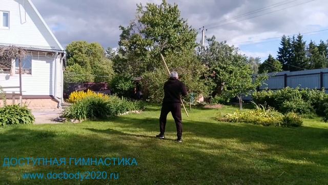 Упражнения с деревянным шестом 182 см в деревне (6)