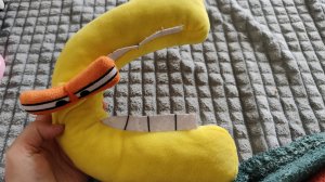 играем в мягкую игрушку английскую букву С алфавит лор, буквы лора для детей, alphabet lore