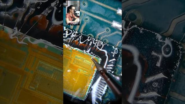 Repaired a Mercedes key chip with just the silicon die left — all by flying wires