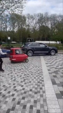 Найден идеальный автомобиль для утренних пробок на кадрах Peel P50 - самый маленький серийный автом