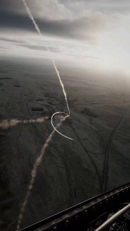 В нутри истребителя от первого лица.