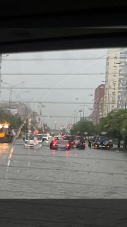 Сильный ливень накрыл Тюмень
