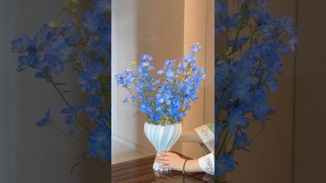 Цветы в вазах