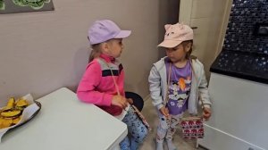 Дети и внучки привезли нам котика Мики! Малыш осваивается...