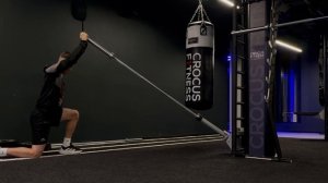 single-kneeling landmine press ( Жим лэдмаин стоя на одном колене)