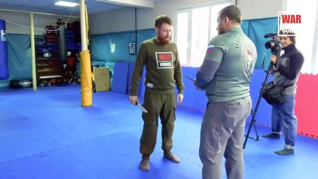 Напали в лифте с ножом Самооборона от WarGonzo #ПрошлаяДичь