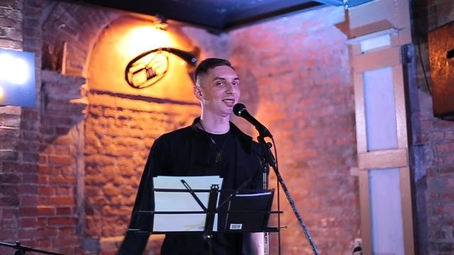 Сергей Пилат приглашает меня на сцену