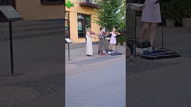 VID_20250703_Венгерский Чардаш звучит на улице Советской в Бресте 👍🎻🎻🎻