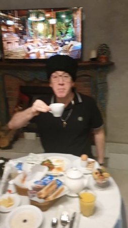 An English man drinking tea in Saint Petersburg 2023