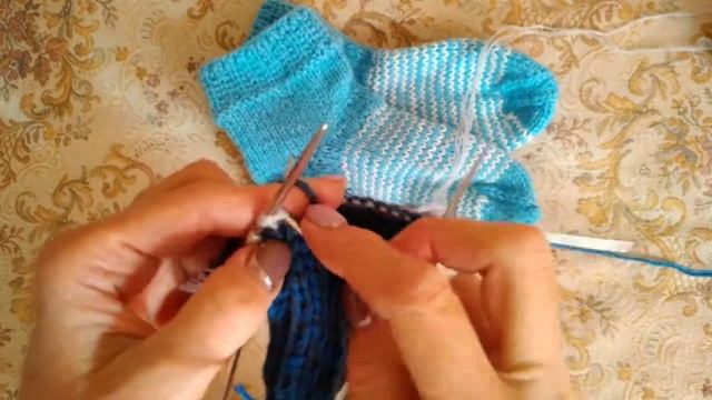 Носки Хеликс спицами//вязание по спирали МК//два цвета нити без ступенек.