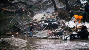 Число жертв растет, поиски пропавших идут круглосуточно. Последствия наводнения в Техасе