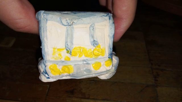 Шикарный вагон метро из глины. Выглядит очень эпично.