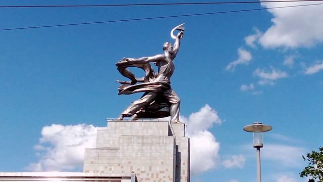 Символ ВДНХ и кинокомпании Мосфильм. Очень интересный видос.
