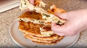Слоёные лепёшки с начинкой из зелёного лука и яиц. Очень вкусно!