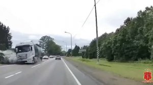 Видео жуткого ДТП на трассе А-180 «Нарва» в Ленобласти, где столкнулись 4 автомобиля