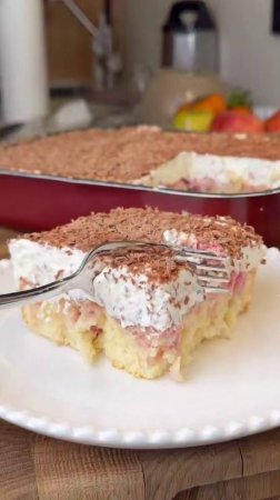 Кекс с вишней и кремом