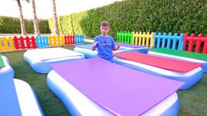 Диана и Рома ( Diana Roma ) - Диана и Рома Помогают Оливеру выбраться из Лабиринта!