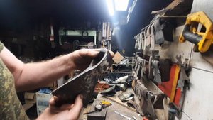 Посылка с топорами и инструментарием