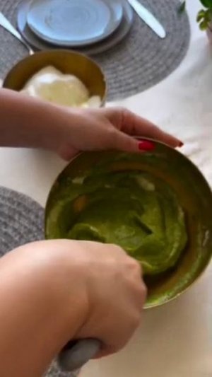 Шпинатный рулет с рыбкой