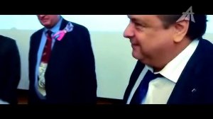 Нейтроны живого человека заменили протонами и создали роботов