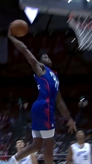 VJ Edgecombe had a meeting with the rim!