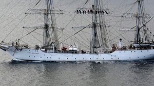 на мачте парусника