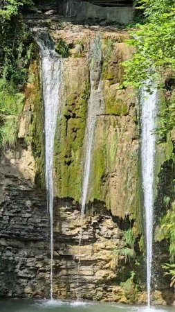 Водопад в горах