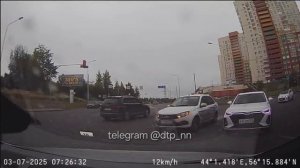 Таксисту надо.