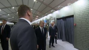 Президент приехал на выставку Народного фронта «Всё для Победы!»