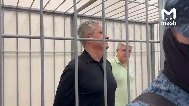 не смешно а он лыбится смотреть онлайн