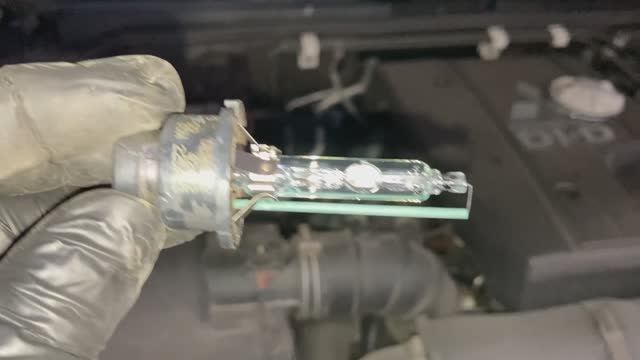 Замена ламп ближнего света на Паджеро 4