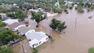 В Техасе растет число жертв сильнейшего наводнения