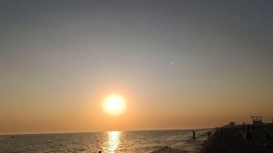 МОРЕ ВОЛНУЕТСЯ В ЗАРЕВЕ ЗАКАТА