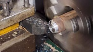 Пакистанские мастера - восстановление сломанного вала отбора мощности с помощью проф. навыков