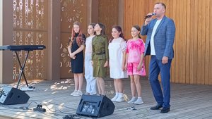 Старые яблони, концерт в Ясногорске и стенка.