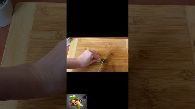 Беру БАНКУ ШПРОТОВ и готовлю гениальную закуску. Быстрый салат вкусно и просто #топыкатегорий