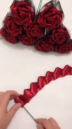 Потрясающе красивые розочки из атласных лент 🌹
#розыизленты #цветыизленты #поделкиизленты #цветы #ро