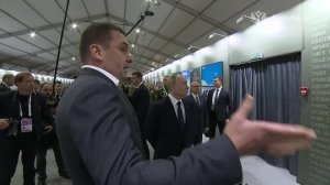 Президент приехал на выставку Народного фронта «Всё для Победы!»
