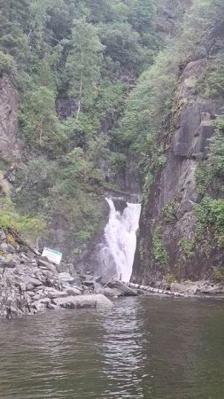 Водопад Киште на Телецком озере: природная красота и уникальная атмосфера Алтая 💦🏞️