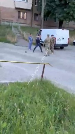Реалии свободы на Украине  1. Ухилянт отбился от людолова, пытаясь навязать ему спарринг.  2. ...