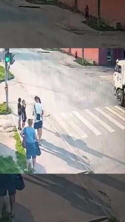 В Саратове пьяный водитель снёс толпу школьников на переходе — от удара умерла 14-летняя девочка