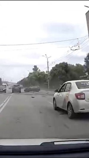 Момент аварии напротив Каскада в Омске