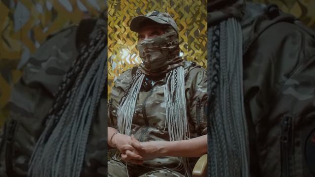 Столько мне не высидеть. Еще 40 дней не прошло, я обратилась в военкомат. Но тогда женщин не брали