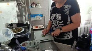 Готовлю хачапури ПП. и поставили палатку душевую в саду.