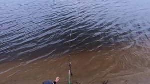 Погода испортилась, на рыбалке