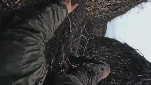 Очень сильные видео кадры от нашего молодого Воина, который остался в живых из всей группы, ранен...